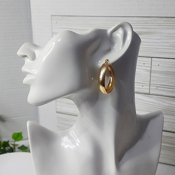 18k Gold Filled Oval Hoop Earrings Greek Key Design New - Picture 3 of 7